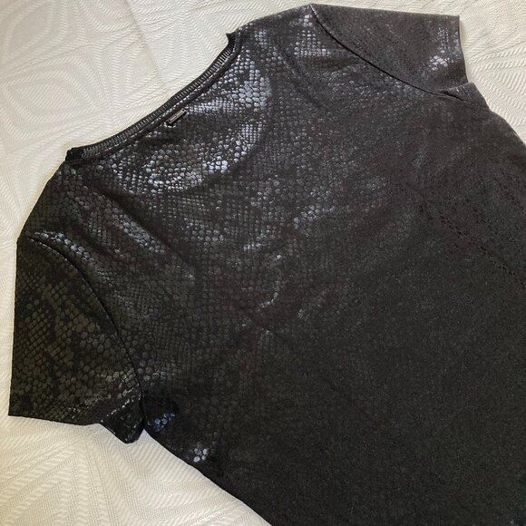 White House Black Market Tops - WHBM BLACK TEXTURED SHORT SLEEVED TEE with BANDED COLLAR SIZE XXS